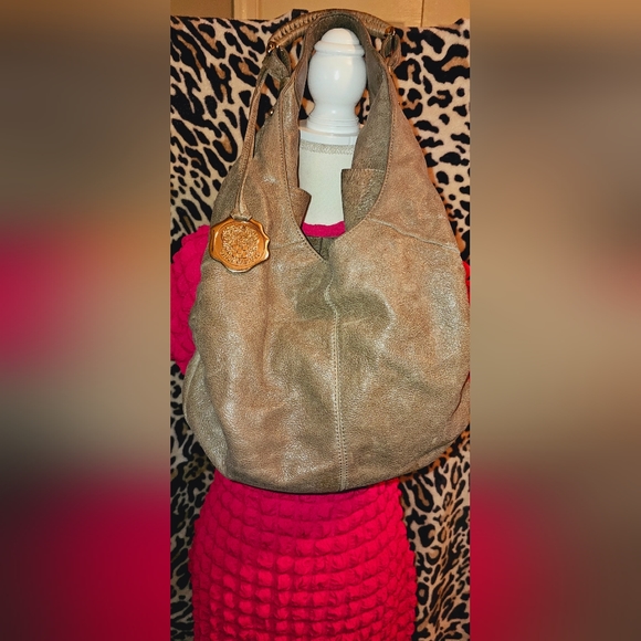 Vince Camuto purse pre loved in great condition lots of pockets on the inside - Picture 1 of 5